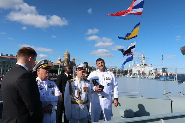 Iranian commander visits Russian navy