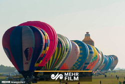 VIDEO: Balloon festival in France