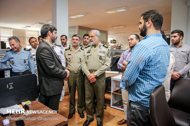 مساعد التربية والتعليم في الجيش الإيراني يتفقد وكالة مهر للأنباء