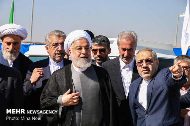 صدر روحانی نے ضلع ہریس میں کمبائنڈ پاور پلانٹ کے پہلے فیز کا افتتاح کردیا
