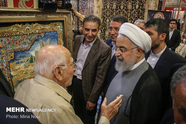 افتتاح نمایشگاه بین‌المللی فرش تبریز با حضور روحانی