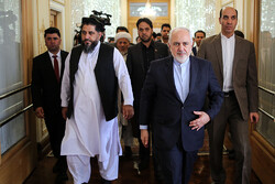 ظريف يبحث مع رئيس مجلس الشيوخ الافغاني توطيد العلاقات بين طهران وكابول