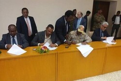 سوڈان میں فوجی حکمرانوں اور مظاہرین کے درمیان معاہدے پر دستخط