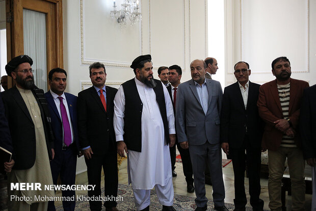 Iranian FM Zarif meets with Afghan Senate chairman