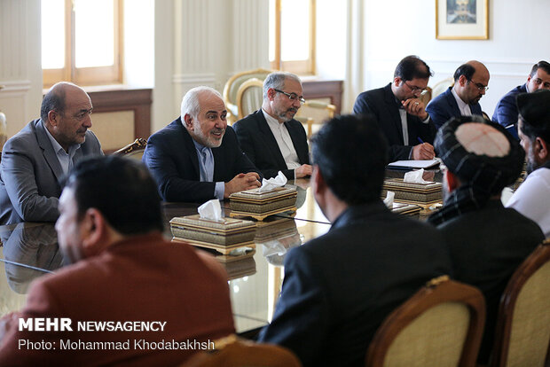 Iranian FM Zarif meets with Afghan Senate chairman