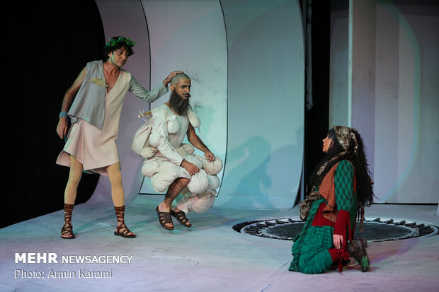 'A Midsummer Night's Dream' on stage in Tehran