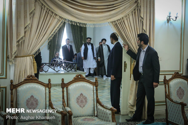 Meeting between Iran's Judiciary chief and Afghan Senate chairman