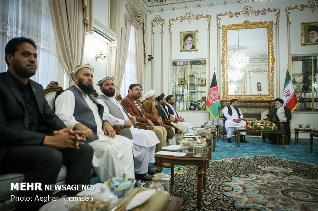 Meeting between Iran's Judiciary chief and Afghan Senate chairman