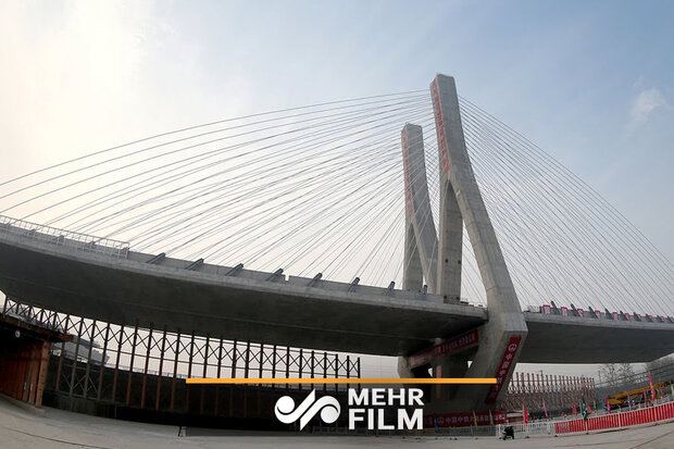 چرخش و جانمایی سنگین‌ترین پل کابلی جهان در چین