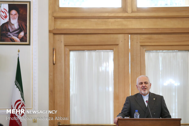 Iran welcomes neighbors leaving B-Team: Zarif