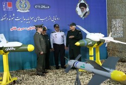 وزارة الدفاع الايرانية تزيح الستار عن ثلاث قنابل متطورة وذكية محلية الصنع