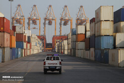 تجارت خارجی ایران به مرز ۸۰ میلیارد دلار رسید/ تراز تجاری منفی شد