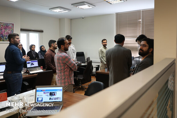 Chinese amb. at Mehr News HQ for tour