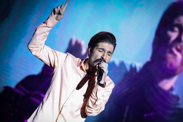 حمید هیراد با اجرای «خوشم میاد» به صحنه رفت