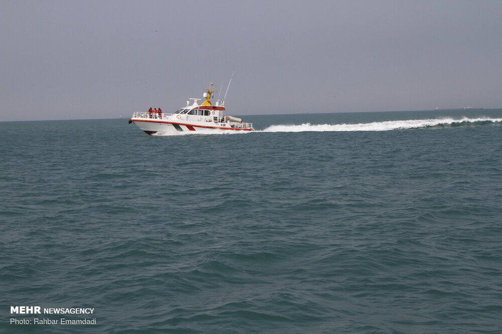۱۲ ملوان در مسیر دریایی دبی – گناوه از خطر مرگ حتمی نجات یافتند