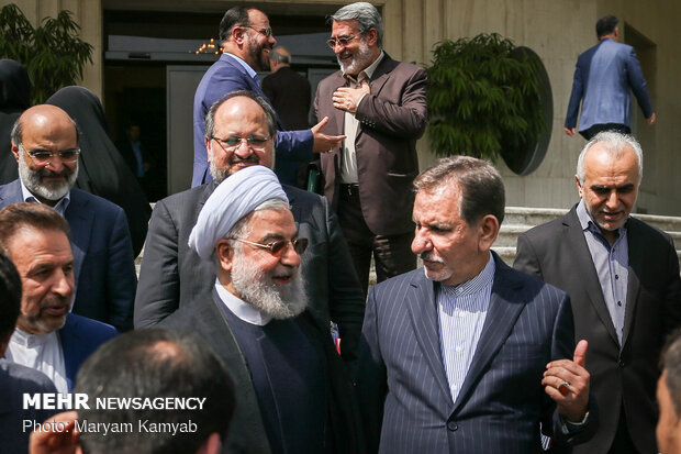 Pres. Rouhani meets reporters on Nat. Journalists' Day