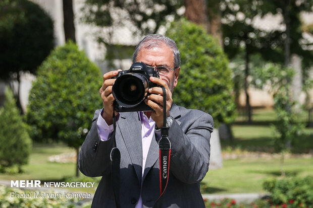 Pres. Rouhani meets reporters on Nat. Journalists' Day