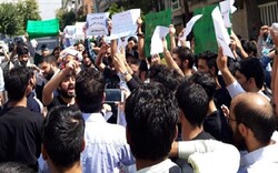 طلاب ايران يحتجون امام سفارة الهند بطهران تنديداً بقمع مسلمي كشمير
