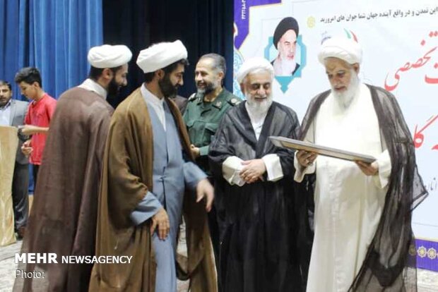 تمدن نوین اسلامی را با کمک جوانان پایهگذاری میکنیم تمدن نوین اسلامی را با کمک جوانان پایهگذاری میکنیم