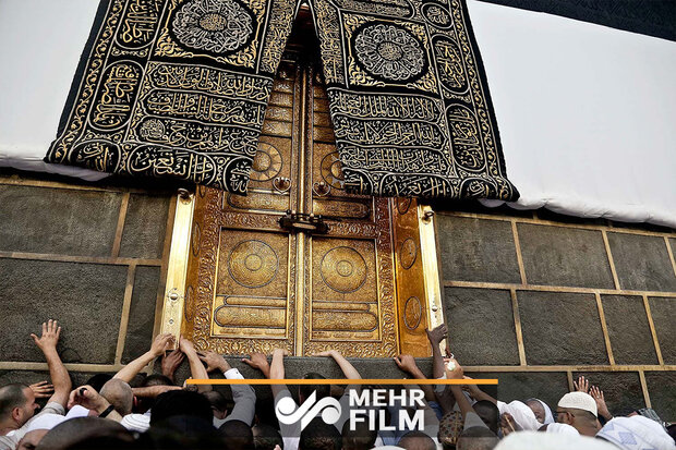 Kabe'nin örtüsü değiştirildi