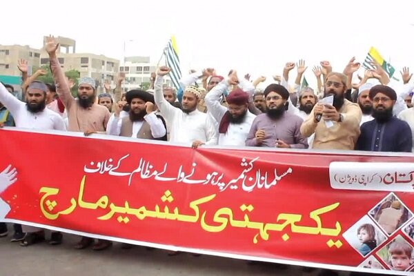 VIDEO: Protesters in Karachi condemn India's Kashmir decision - Mehr ...