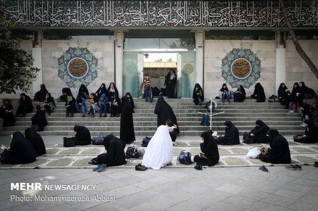 مراسم دعای عرفه در مسجد دانشگاه تهران