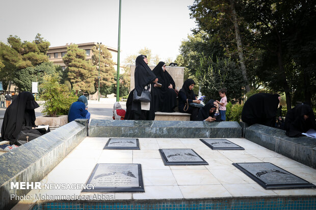 مراسم دعای عرفه در مسجد دانشگاه تهران