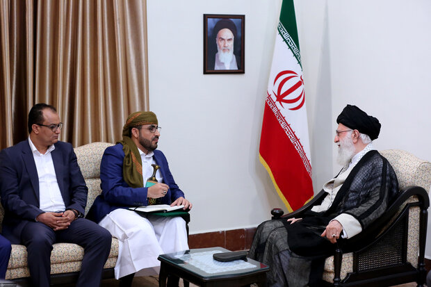 Ansarallah Movement’s spokesman met with Ayatollah Ali Khamenei, Leader of the Islamic Revolution