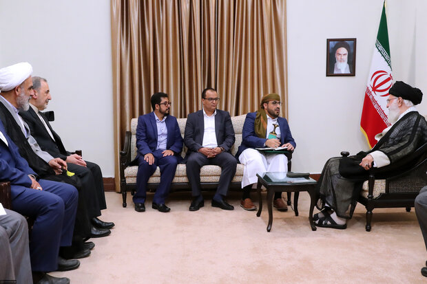 Ansarallah Movement’s spokesman met with Ayatollah Ali Khamenei, Leader of the Islamic Revolution