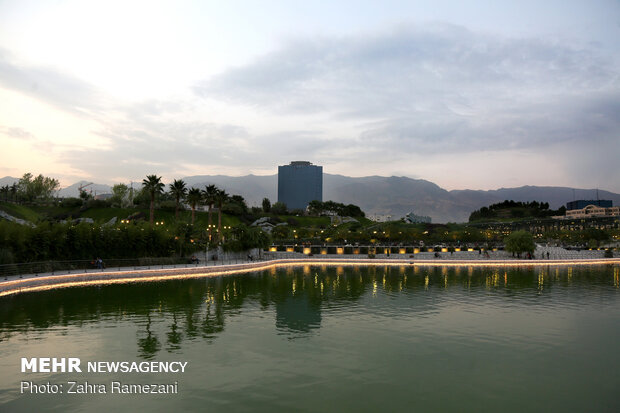 افتتاح بحيرة جديدة بقلب مدينة طهران