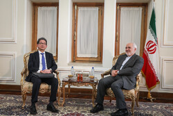 Zarif meets with Japanese deputy FM