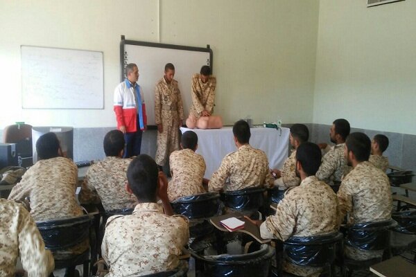 ۱۴۰۰ سرباز در خراسان جنوبی آموزش کمک های اولیه را فرا می گیرند