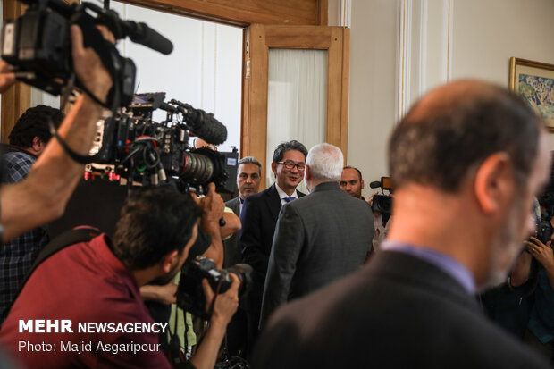 FM Zarif’s meeting with Japanese Deputy FM