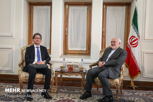 معاون وزیر خارجه ژاپن با ظریف دیدار کرد 