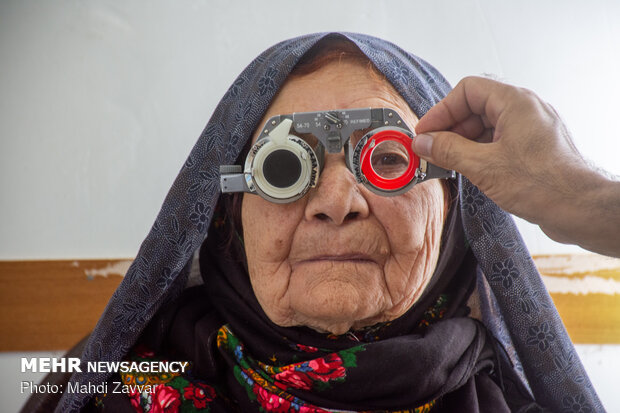 صوبہ زنجان کے پسماندہ علاقوں میں آنکھوں کے ٹیسٹ کا کیمپ