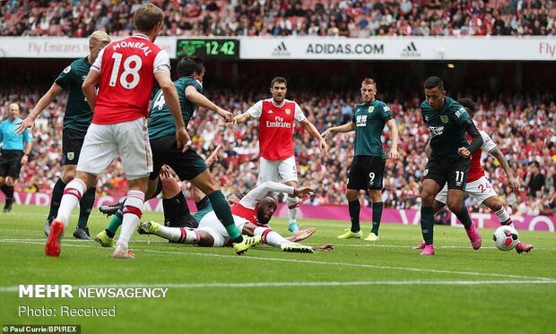 Arsenal-Burnley maçından kareler