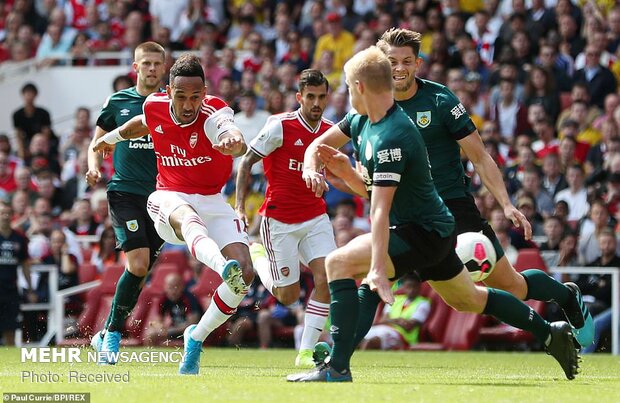 Arsenal-Burnley maçından kareler