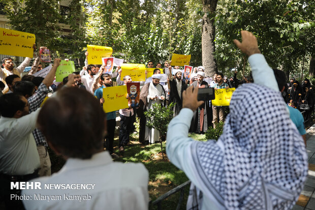 تجمع مقابل دفتر سازمان ملل در اعتراض به کشتار مسلمانان کشمیر