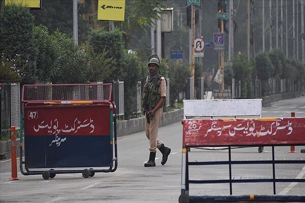 کشمیر میں 56ویں روز بھی کرفیو جاری/ موبائل فون، انٹرنیٹ سروس بند