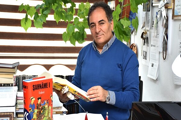 Farsça dünya çapında bir edebiyat ve şiir dili