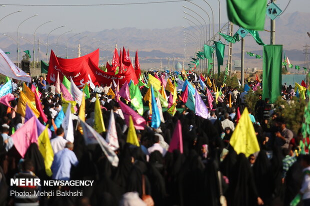 Trekking of people during Eid al-Ghadir in Qom prov.