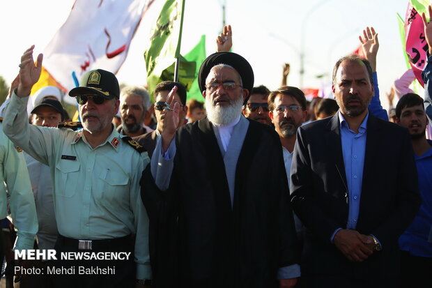 Trekking of people during Eid al-Ghadir in Qom prov.