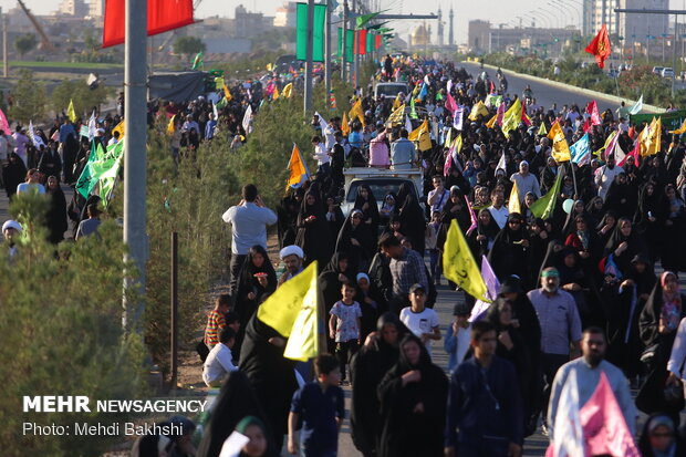 Trekking of people during Eid al-Ghadir in Qom prov.