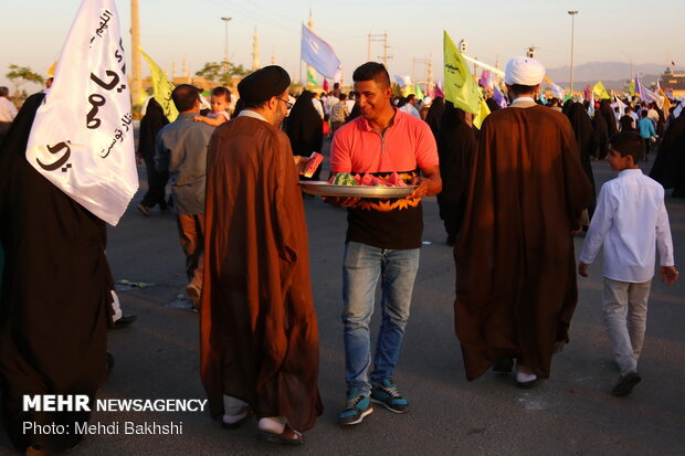 Trekking of people during Eid al-Ghadir in Qom prov.