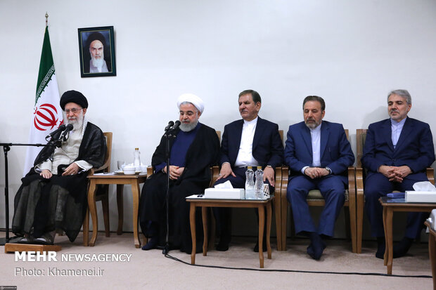 رہبر معظم انقلاب اسلامی سے ایرانی کابینہ کے ارکان کی  ملاقات