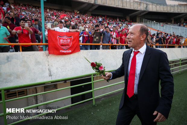 İran'da futbolseverlerin lig hasreti sona erdi