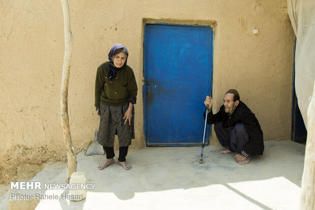 تنها در روستا