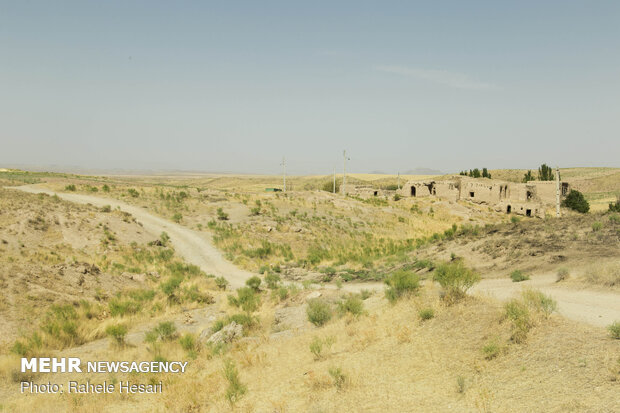 تنها در روستا