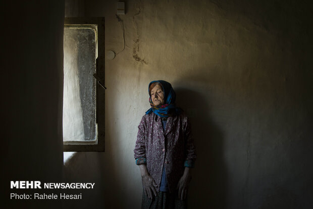 تنها در روستا