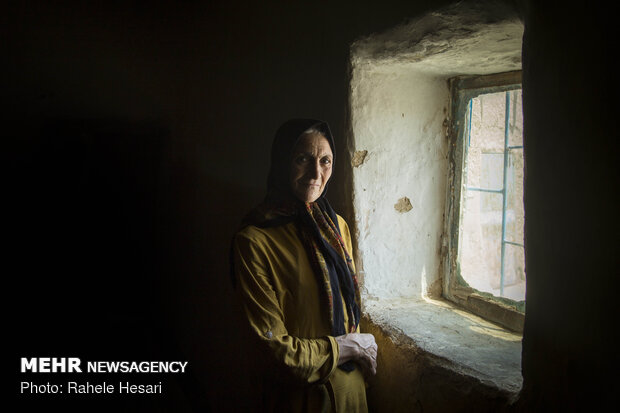 تنها در روستا